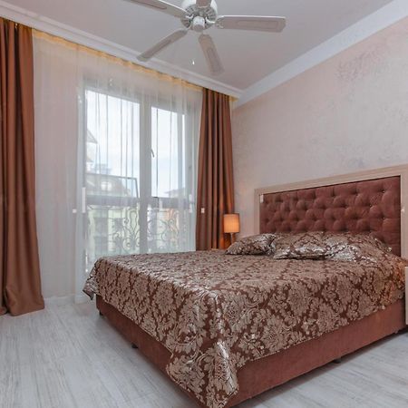 Monte Carlo Aparthotel Slăntjev Brjag Exteriör bild