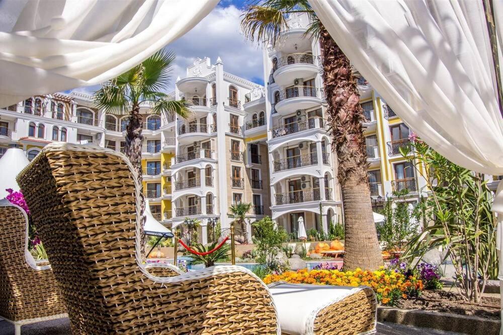 Monte Carlo Aparthotel Slăntjev Brjag Exteriör bild