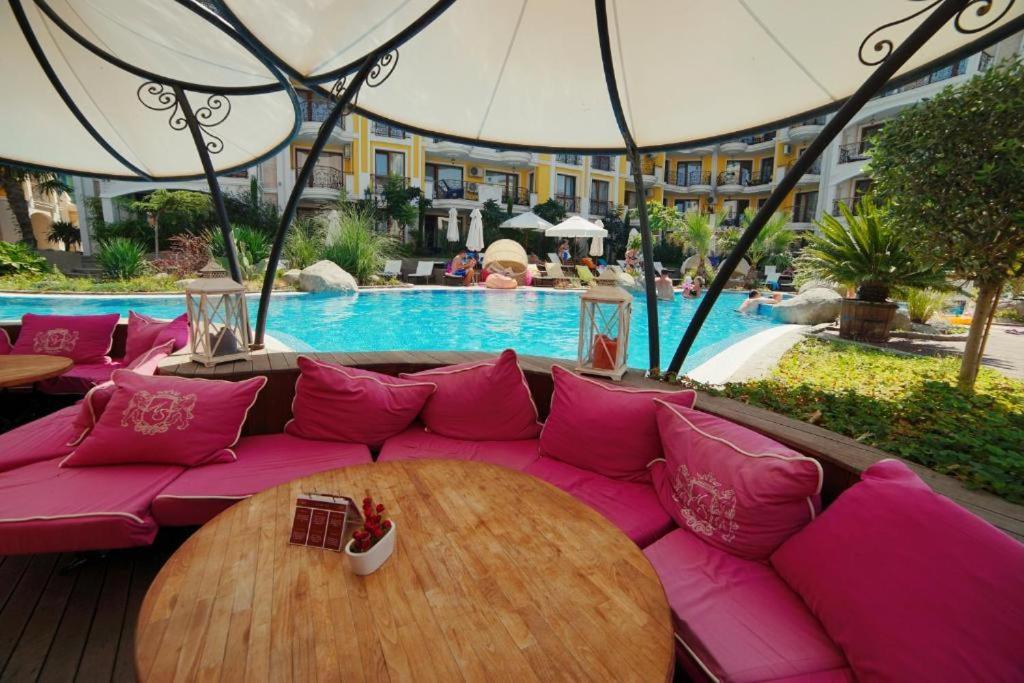 Monte Carlo Aparthotel Slăntjev Brjag Exteriör bild